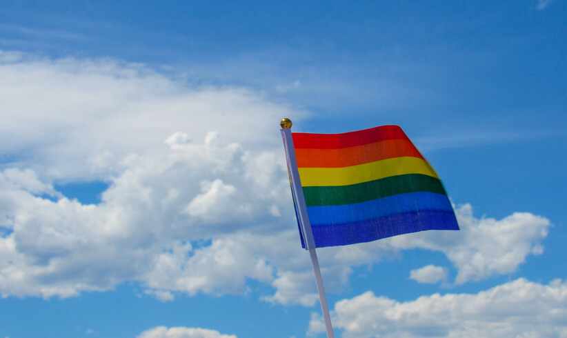 Erste Moschee in Deutschland hisst Regenbogenflagge