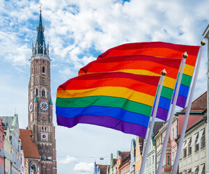 Bepöbelt, angespuckt, Kieferbruch: Homophobie in Bayern