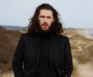 Hozier über seine neue EP 'Eat Your Young'